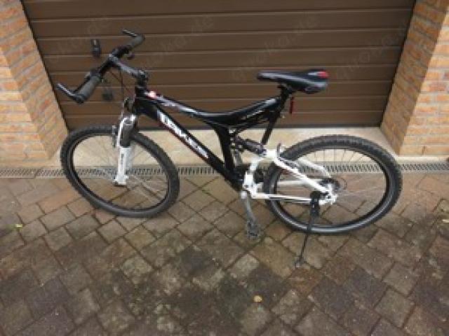 Schönes schwarz-weißes Mountainbike .Fahrrad 26 zoll. - 1